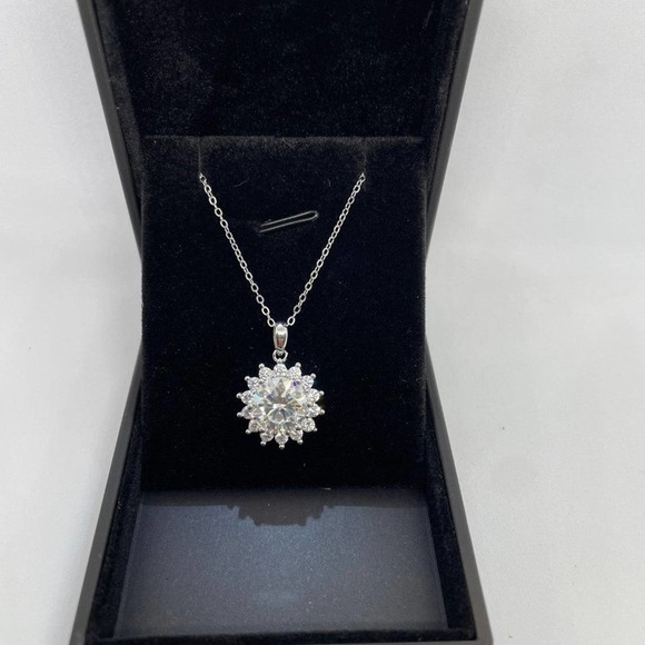 Huge Moissanite Diamond Necklace 5 Ct Pendant 925 18K Chain Brilliant Round Cut - Picture 9 of 12